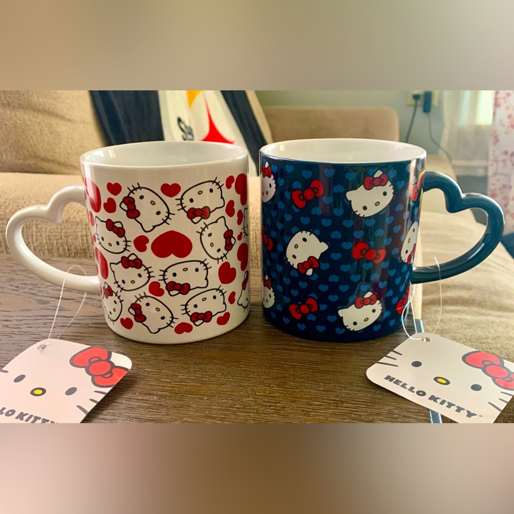 NWT Hello Kitty Collectible Ceramic Mugs w/Heart-Shaped Handle • Set of (2) Cups